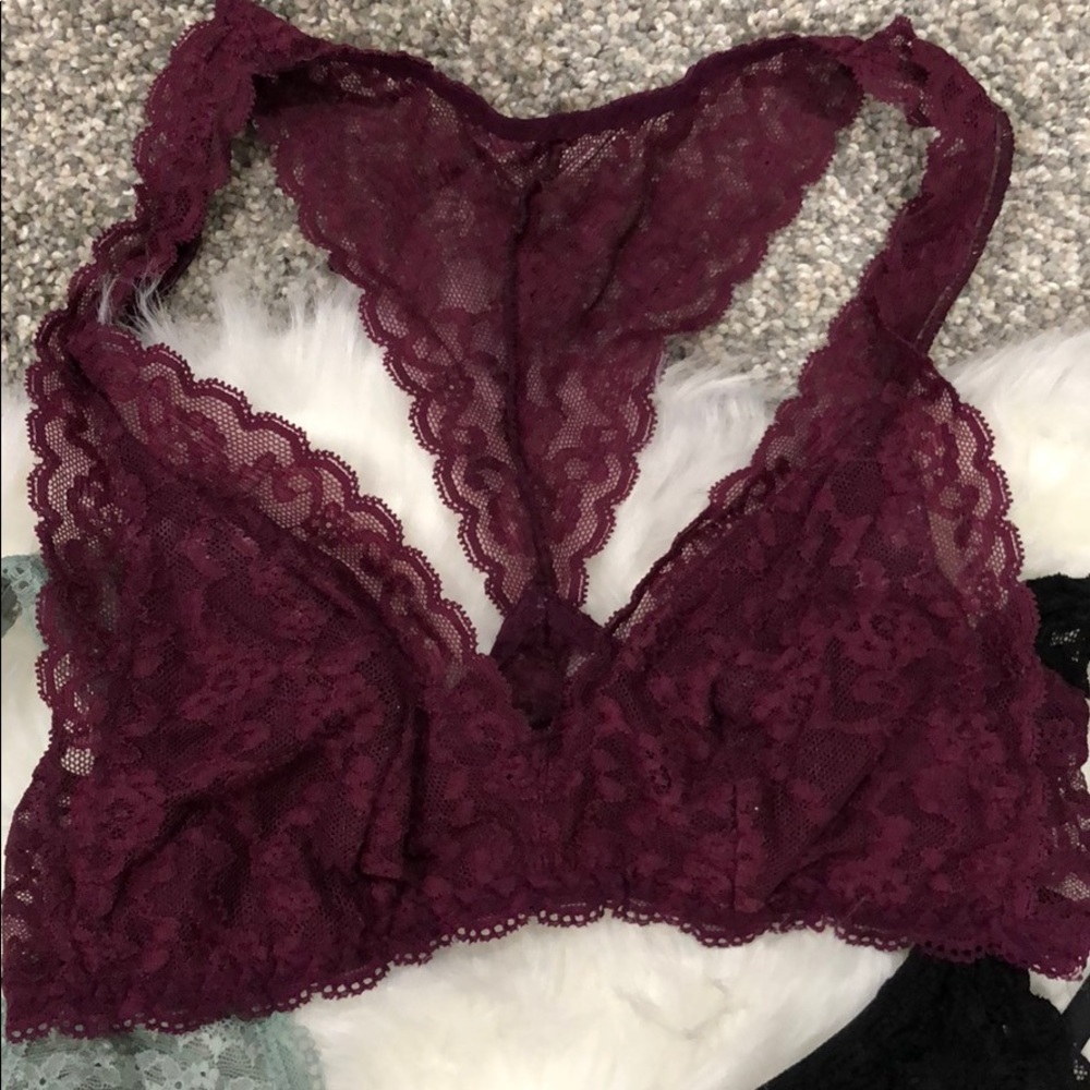 3 VS Bralettes - Picture 2 of 4